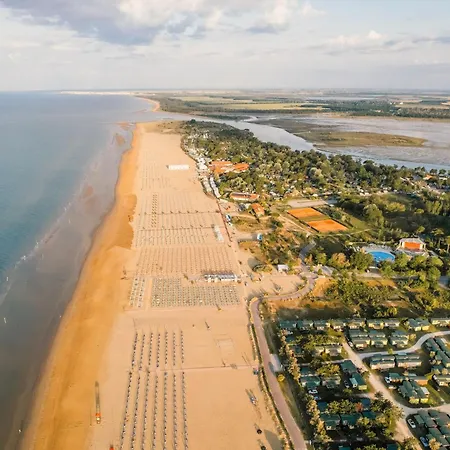 Your Flat Just A Short Walk From Pluto Lägenhet Bibione