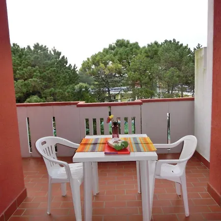 Your Flat Just A Short Walk From Pluto Beach *