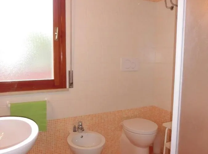 Your Flat Just A Short Walk From Pluto Апартаменты Бибионе