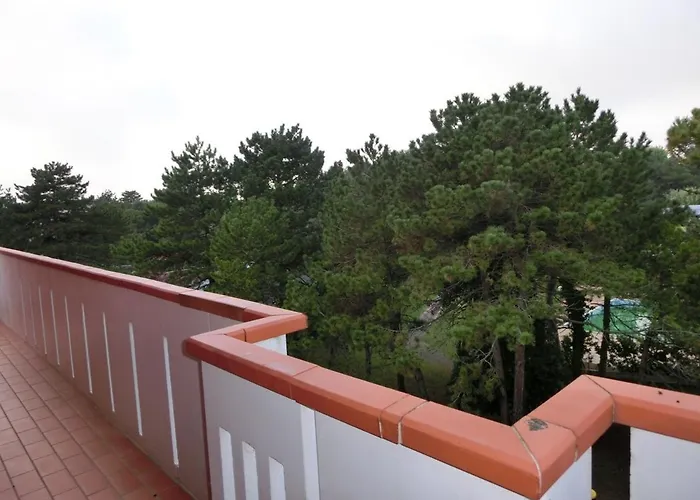 Your Flat Just A Short Walk From Pluto